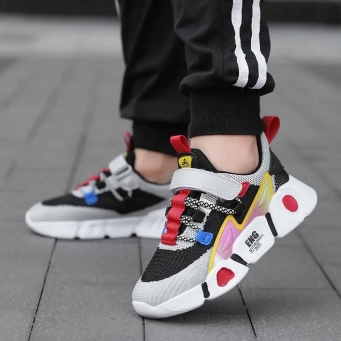 أحذية رياضية